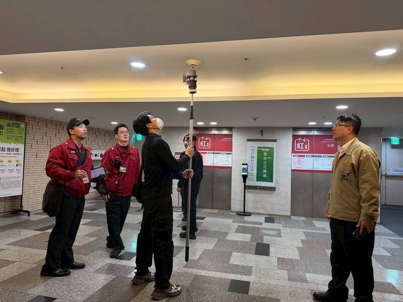 百貨、賣場春節人潮將至 桃消抽檢消防安全設備