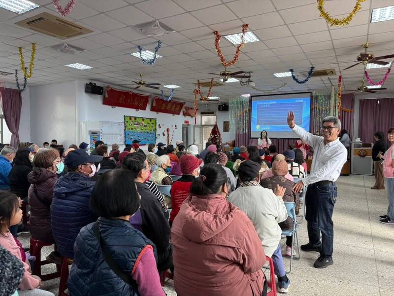 立委楊曜力促縣長陳光復實現「全澎免健保」政見