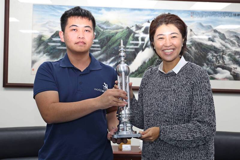 南投草屯商工校友吳德龍 亞洲技能競賽奪金