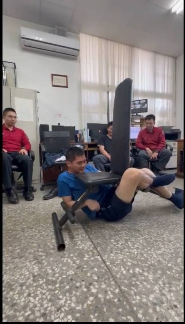 台南消防員椅子挑戰秀救災實力
