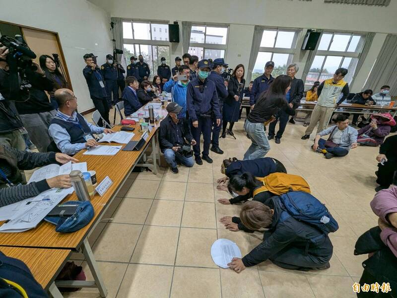 焚化爐進駐名間鄉民下跪陳情！他批縣長許淑華拿台灣茶產業賭博