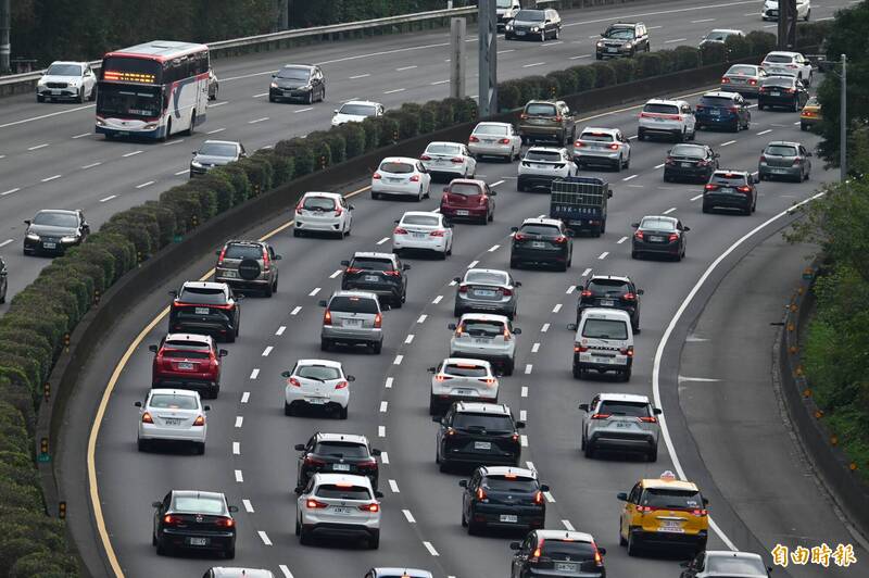 第一台車為什麼不走？ 網崩潰熱議塞車源頭 內行人曝關鍵原因