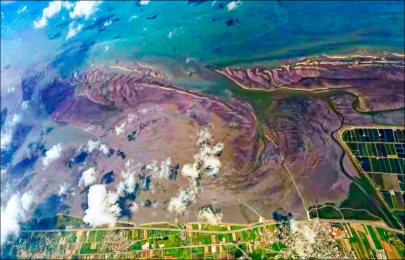 彰化海岸從福興到大城的潮間帶，是目前全台僅存面積最大且最完整的泥灘地。（蔡嘉陽提供）