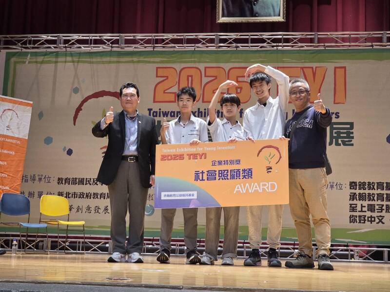 台南學生以生活創意打造自動撿球器與翻身器奪獎