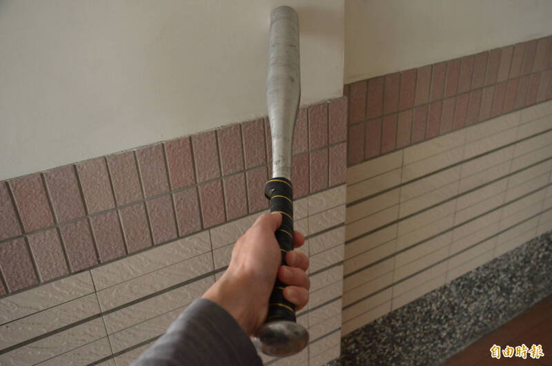 行車糾紛惡意逼車、攔車抄球棒傷人 火爆駕駛判4個月