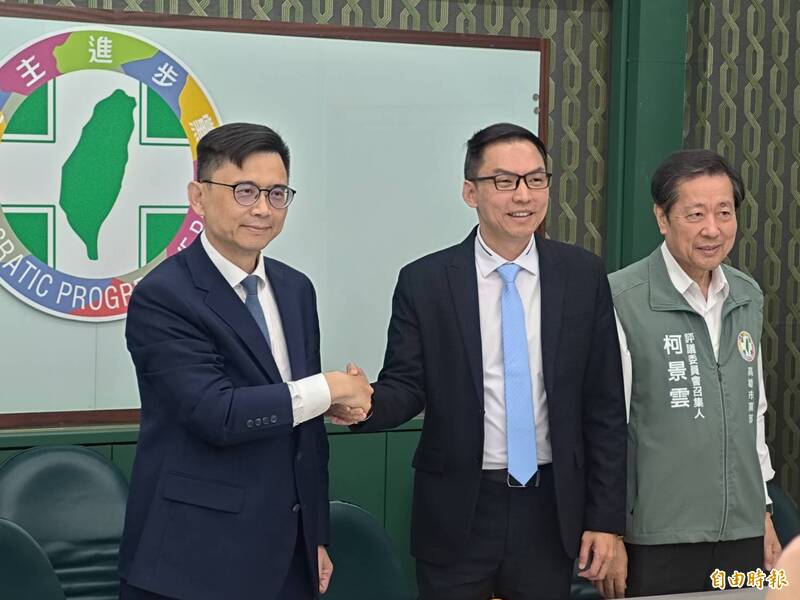 民進黨高市黨部主委黃文益宣布，市黨部鳳山辦公室將首度作為市長參選人競辦。（記者王榮祥攝）