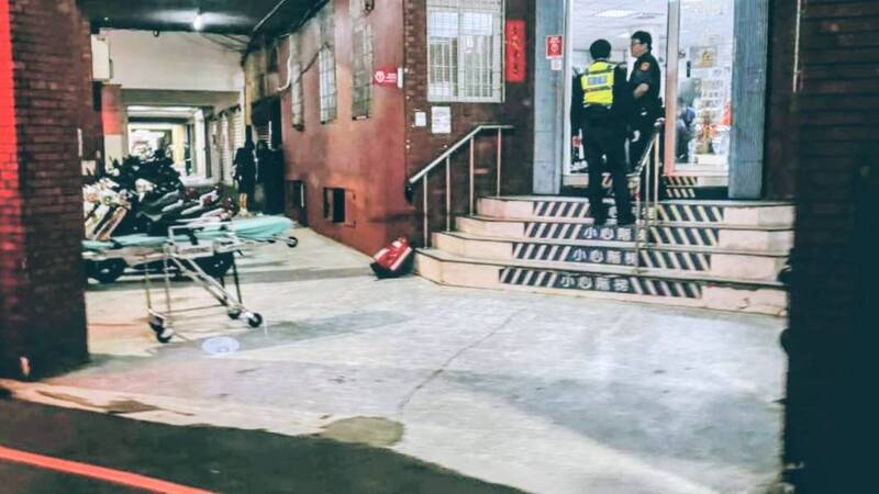 台南南區派出所前傳傷人案!按摩師持尖物突襲 2路人受傷送醫