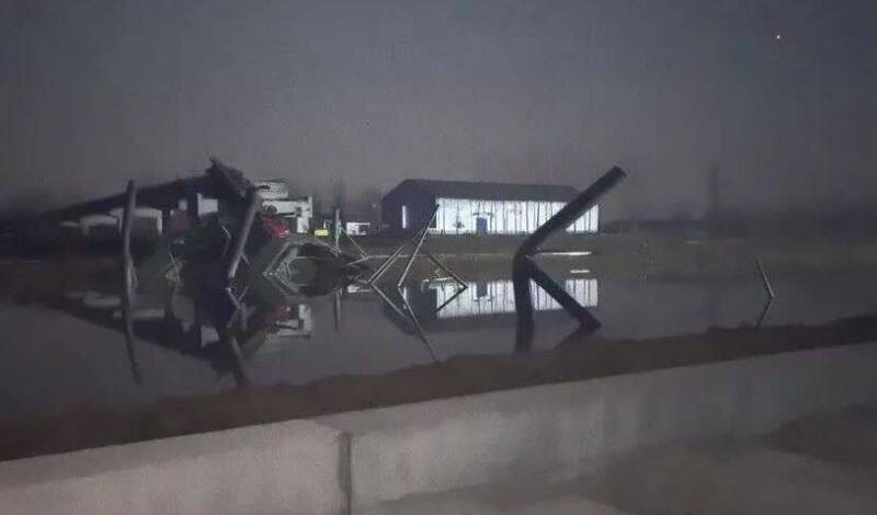 江蘇省鹽城市響水縣一處興建中大橋昨驚傳倒塌事故，造成至少2死3失聯。（圖擷自央視）