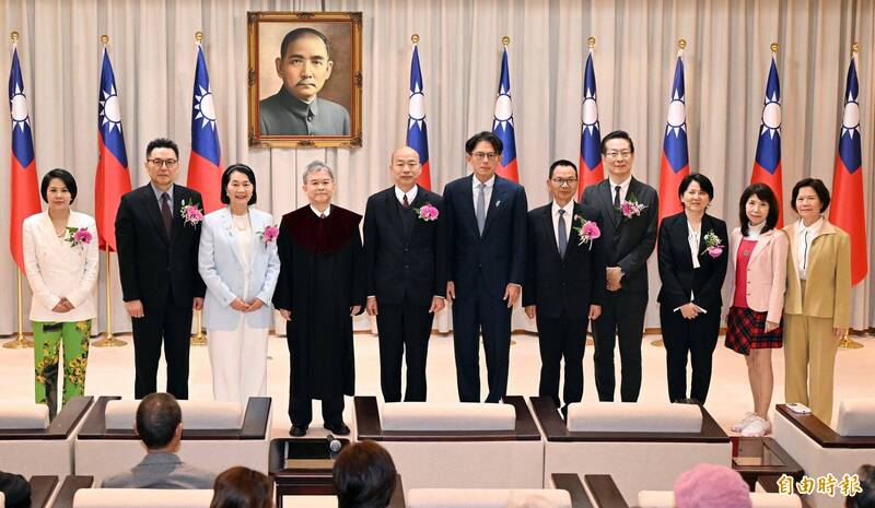 民眾黨6新科立委宣誓就職文 網灌爆狂酸:效忠國家但中共國籍