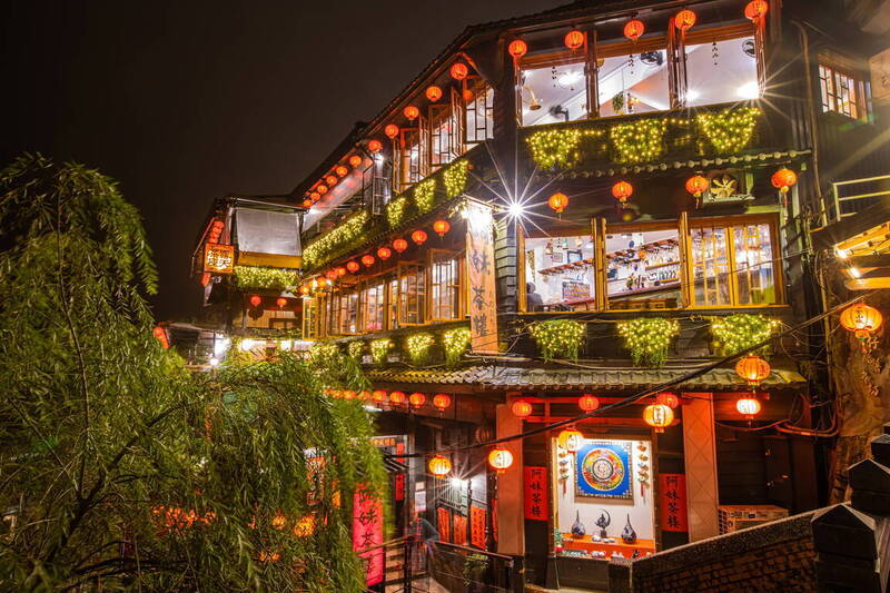 富豪級盤子？ 5天4夜國旅「每人團費破5萬 」 他哀號：根本玩不起