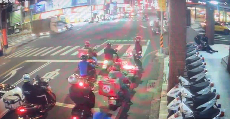 台南晚間爆隨機傷人案 黃偉哲急赴醫院關心傷者