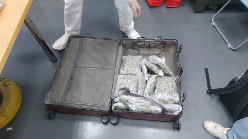 中國(guó)、土邦男女同班機(jī)各藏3000萬毒品