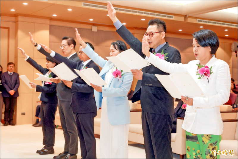 李貞秀未完成放棄中國籍 邱垂正:還有一年的時間 一切依法行政