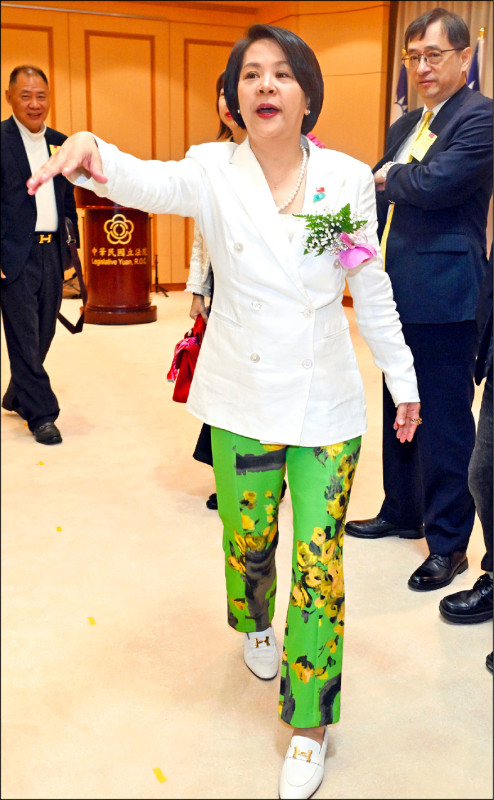 李貞秀一度口誤只有中華人民共和國國籍