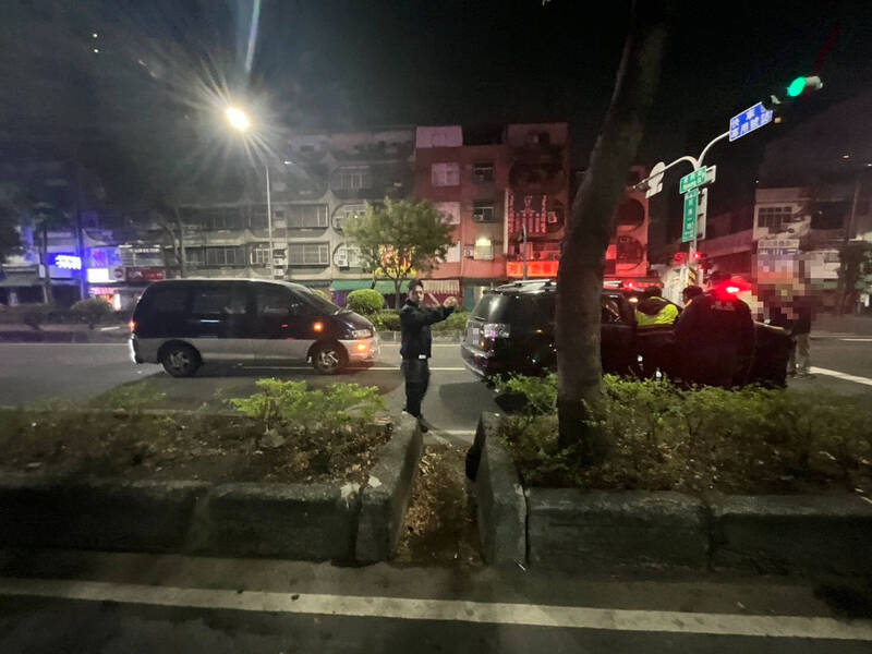 高雄男疑毒駕釀追撞 車上搜出喪屍煙彈、K盤