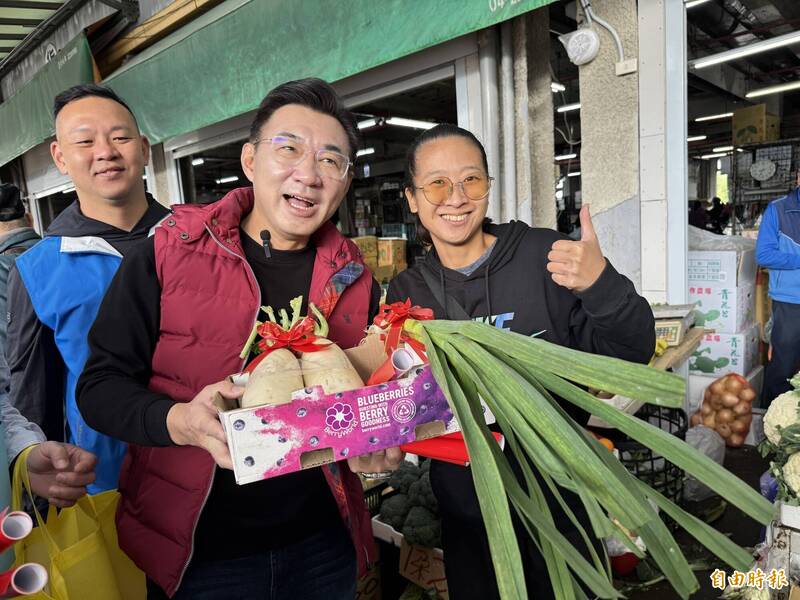 江啟臣豐原市場發春聯拜早年  喊話黨中央拿出智慧解決台中市長提名問題