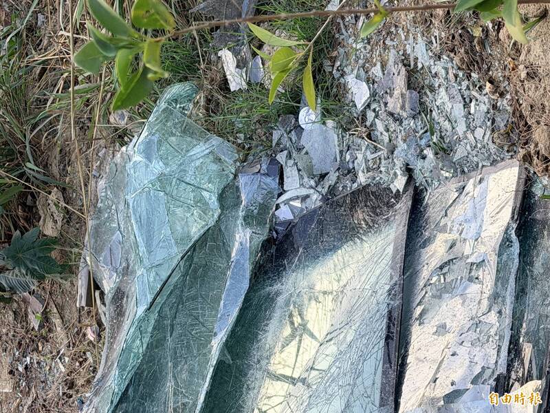 鹽港溪自行車道成廢棄物天堂 議員批市府維護不足