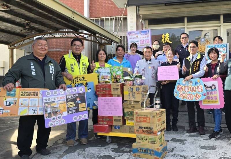 台南后壁分驻所获赠执勤物资。（警方提供）