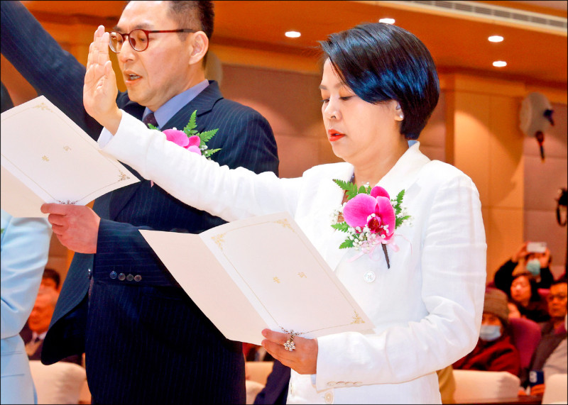 李貞秀：勿因人設事 貼標籤汙名化