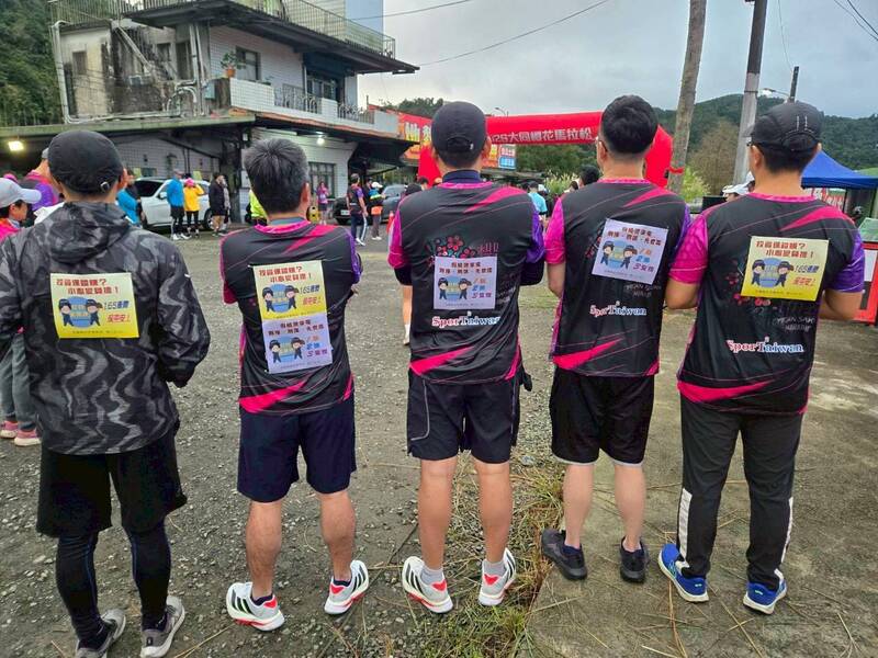 宜警反詐奔馳隊 Marathon 上宣傳防詐技巧