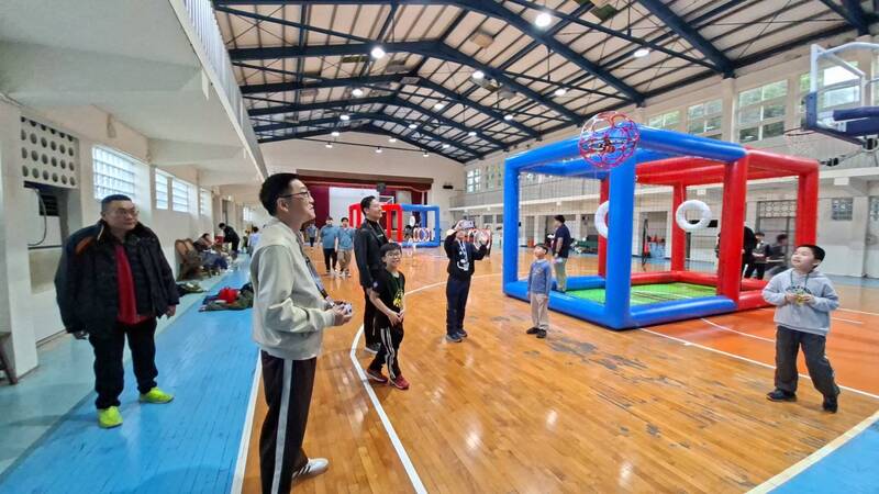 基隆正濱國中無人機足球冬令營培育未來科技人才