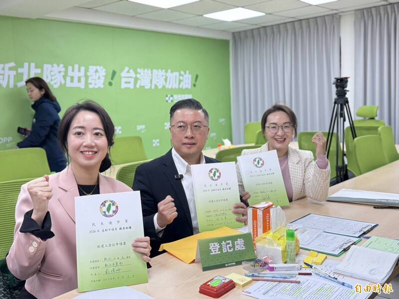 戴瑋姍、顏蔚慈、張志豪完成新北議員初選登記 組「發言人慧做事連線」挺蘇巧慧