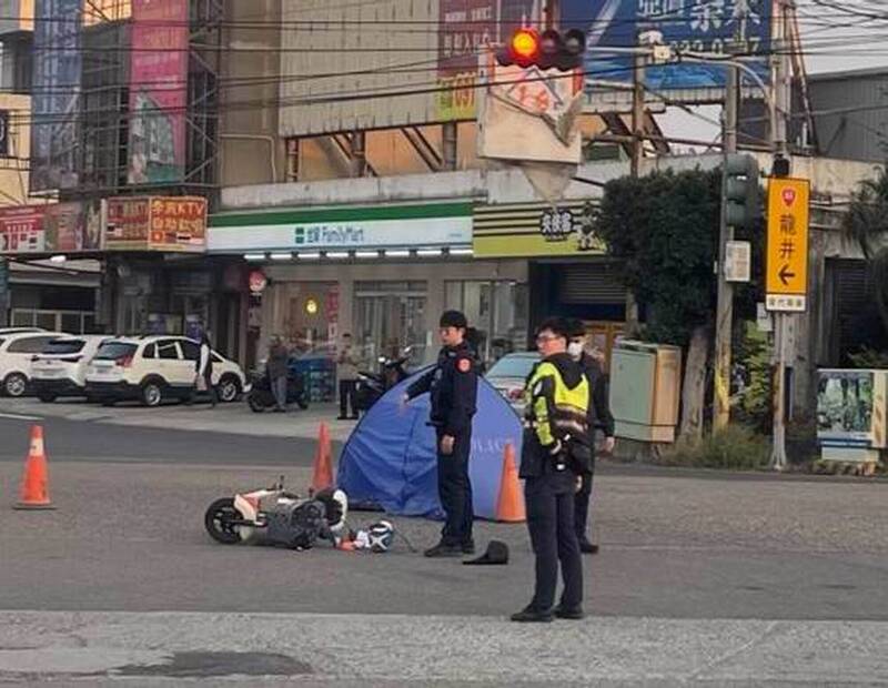 伸港今天傳出死亡車禍，騎士與曳引車碰撞倒地遭輾死亡。（警方提供）