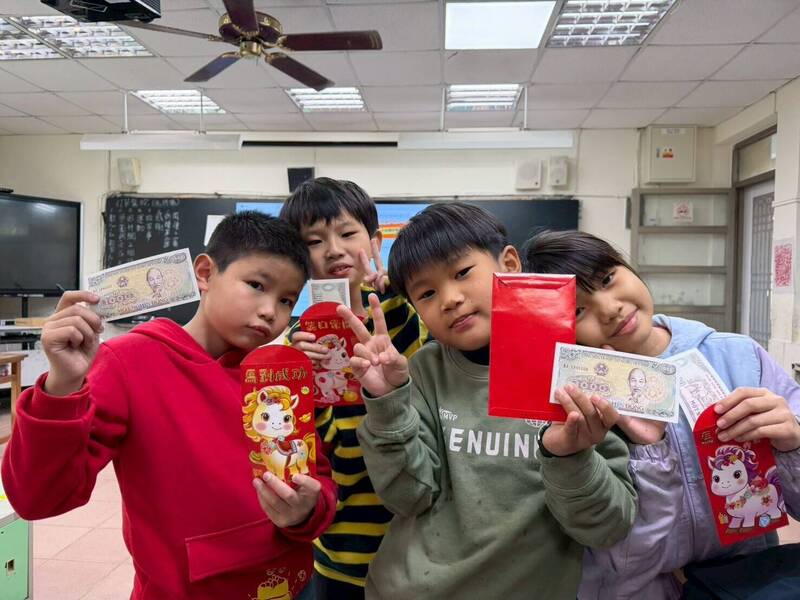 普發千元大紅包？嘉縣桃源國小校長加碼發「1000元」越南盾