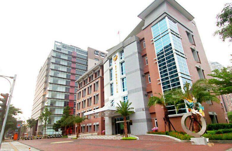 過年前傳憾事!台中女子暗夜墜落大樓通道 當場死亡