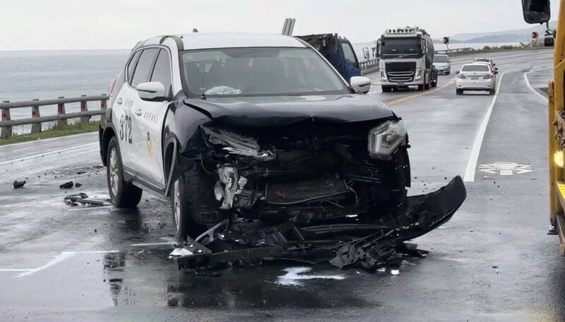 警車連環撞 !台11線與休旅車對撞 再遭追撞夾擊