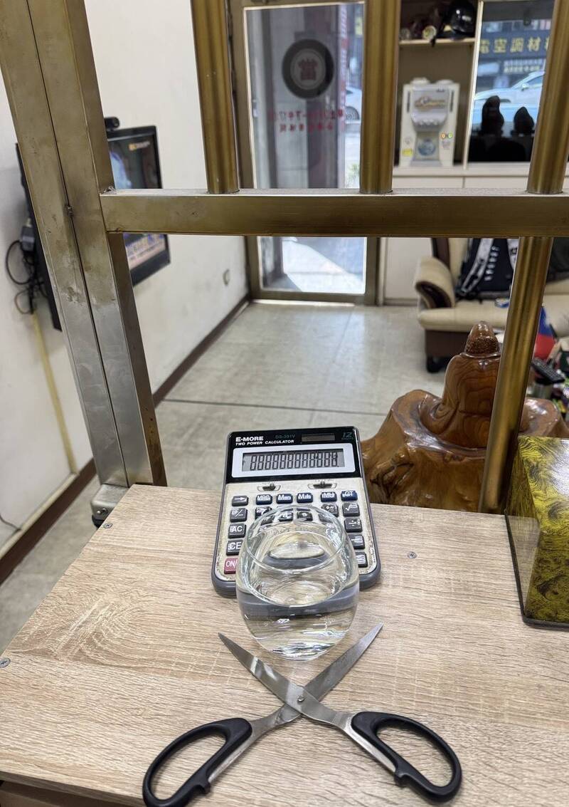 過年招財新都市傳說!神秘「櫃台三寶陣」爆紅