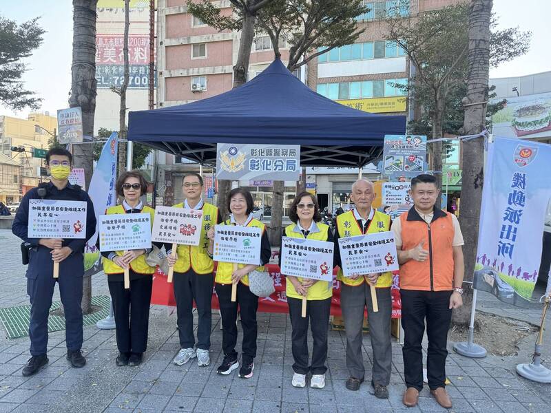 今天情人節彰化機動派出所進駐火車站 警暖舉讓阿伯回家吃年夜飯