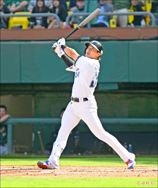 WBC台灣隊首場練習賽 內野湧爆滿球迷觀賽