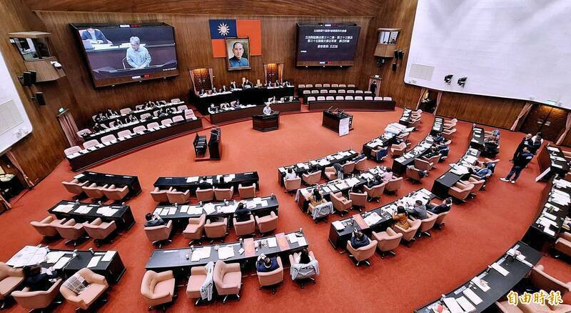 基層憂助理費修法影響薪資結構 牛辦幕僚還原加給設計始末