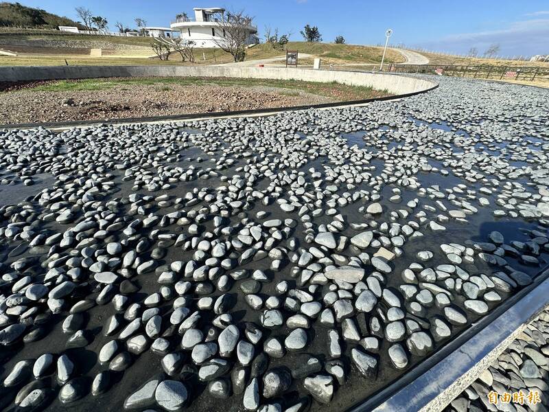 設計師吐血?恆春「出火」水火共生淪亂石陣 屏縣府要求復原