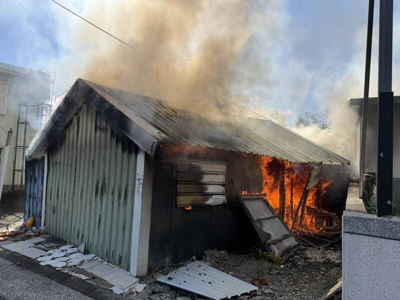花蓮鐵皮屋惡火驚人 70歲屋主幸運逃出
