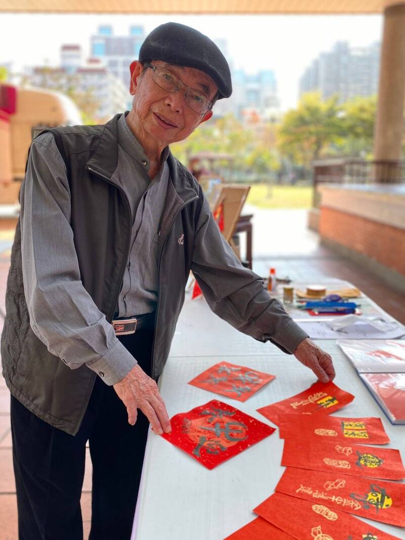 銀髮第二人生!80歲張慶基抗病 用紙藝活出新篇章