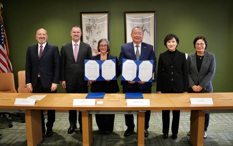 媒體稱4年買千億美金農產 王定宇揪3大造謠漏洞:金額暴增10倍!