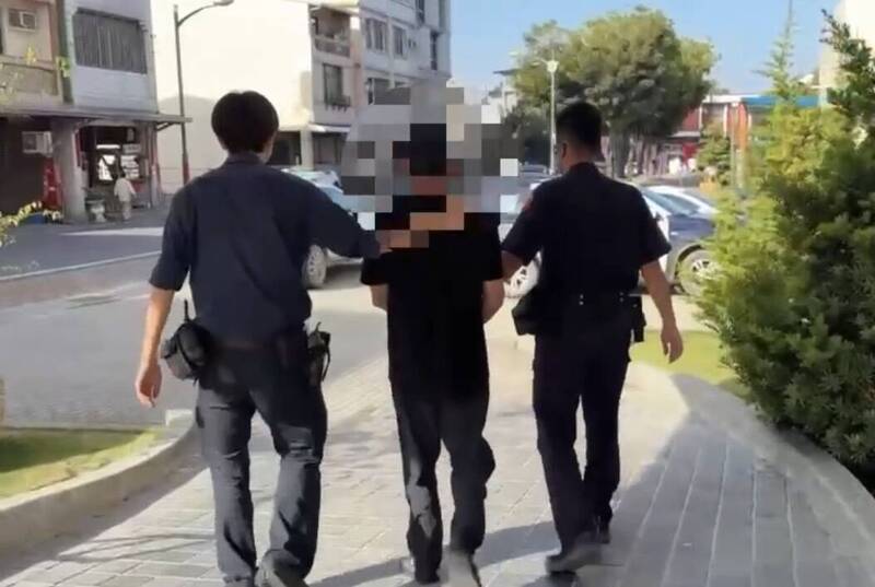 過年不平安!屏東鹽埔不速之客深夜闖空門 監視器全都錄被逮