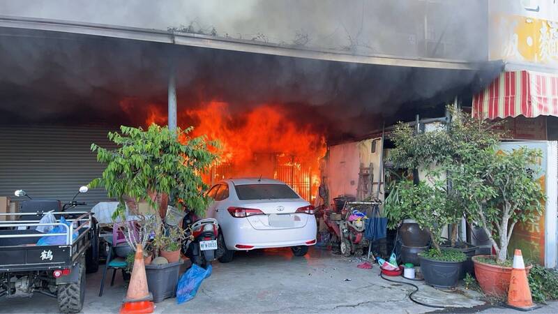 除夕不平靜!台南玉井民宅火警 母女2人一度受困