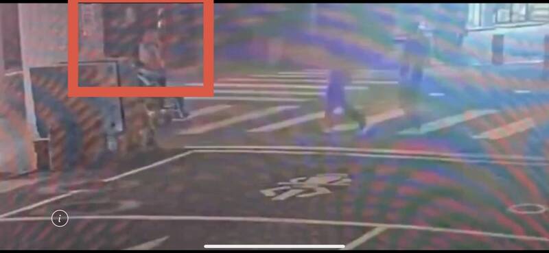 西門町驚傳隨機攻擊!男突遭襲擊眼鏡碎裂警公布嫌疑人畫面追緝