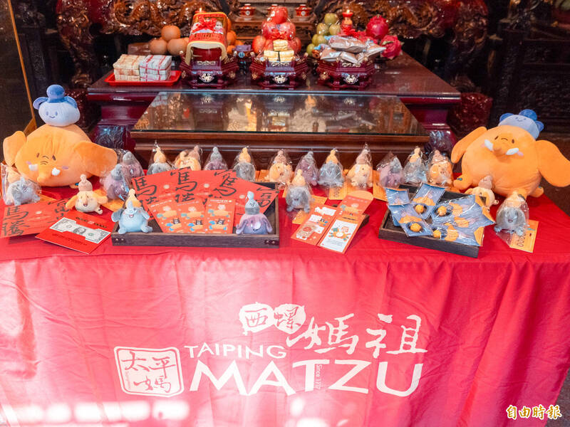 祈福新玩法!西螺福興宮文創IP「太平有象」登場 三色寶寶象夾起來