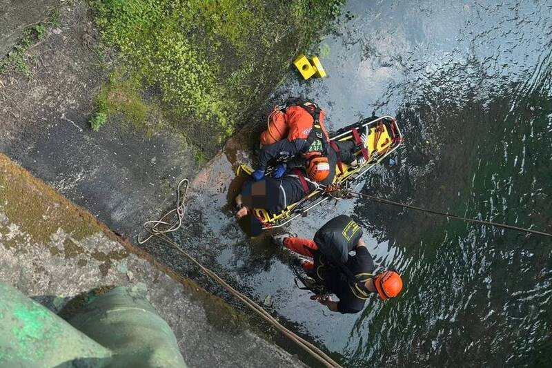 不要命!汐止警攔查疑似毒駕 男情急從3樓高跳大坑溪骨折