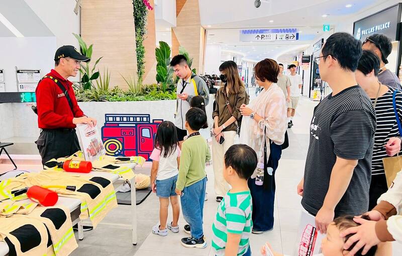 台南春節防火宣導好好玩 除夕前進廟宇、賣場抽抽樂、桌遊互動