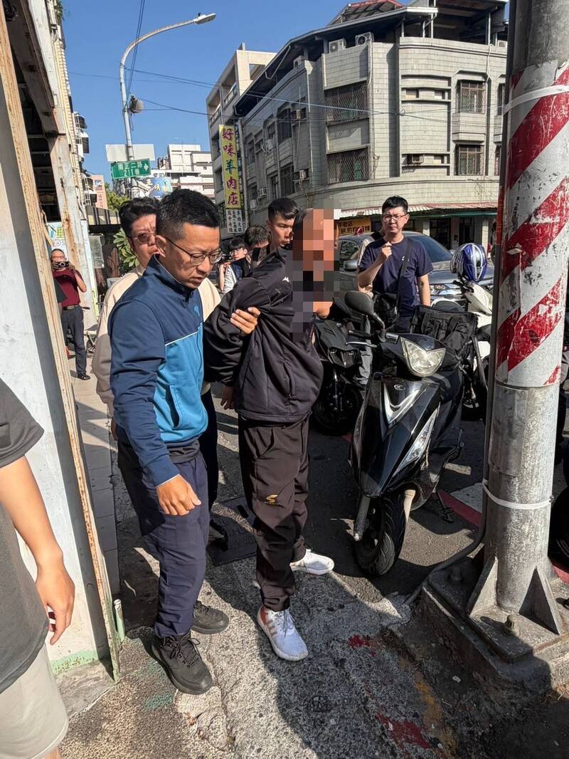 高雄巷弄飛車搶項鍊 搶嫌12小時落網