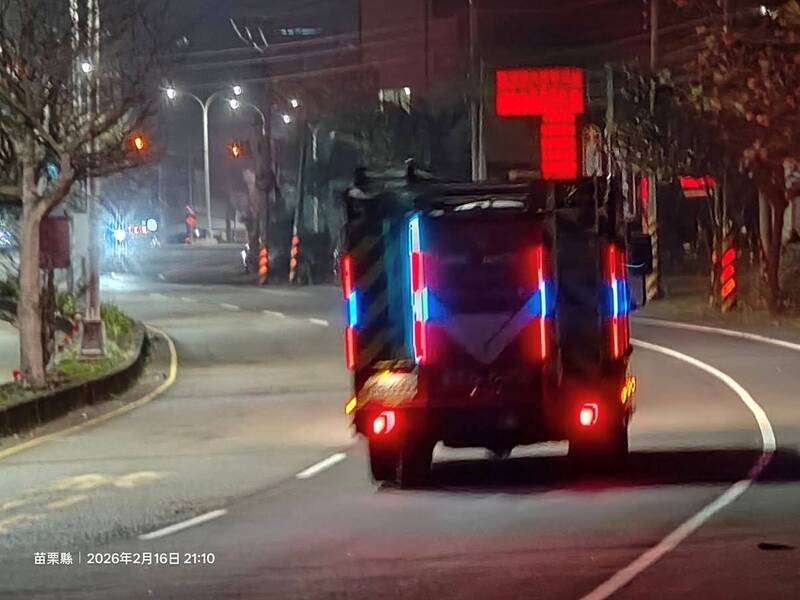 消防车赶赴灌救。（民众提供）