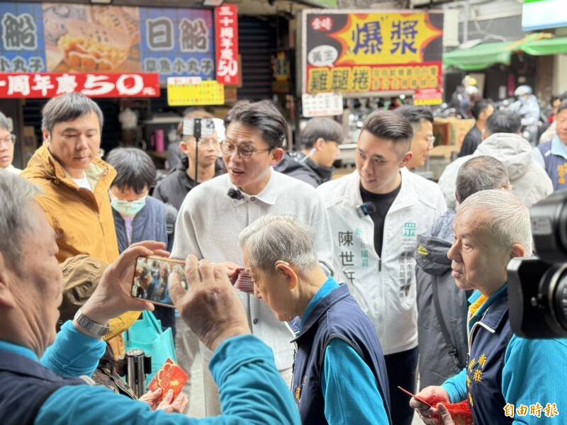 李四川初一搶頭香赴板橋拜廟 黃國昌連跑6宮廟:雙方保持良好聯繫