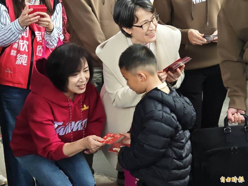 何欣純初一走春祈福13宮廟 蕭美琴力挺台中欣欣向榮