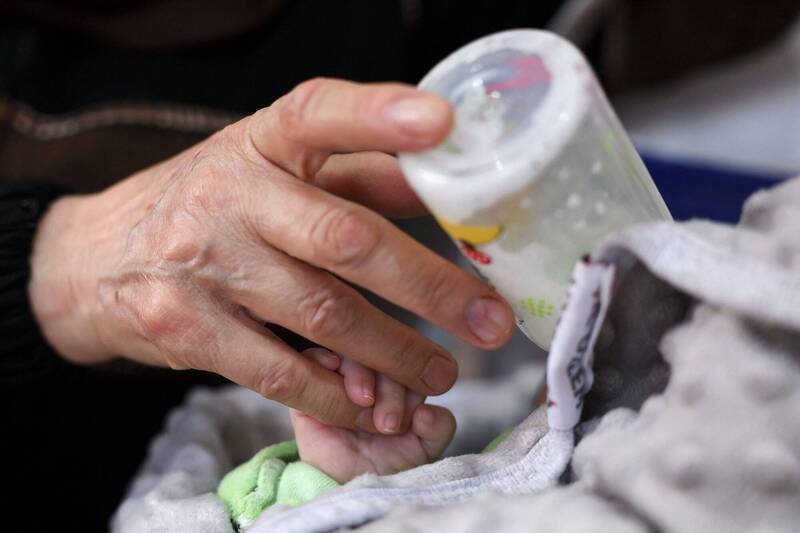 奶瓶放胸口就外出! 荒唐爸讓男嬰溢奶嗆死二審改判輕