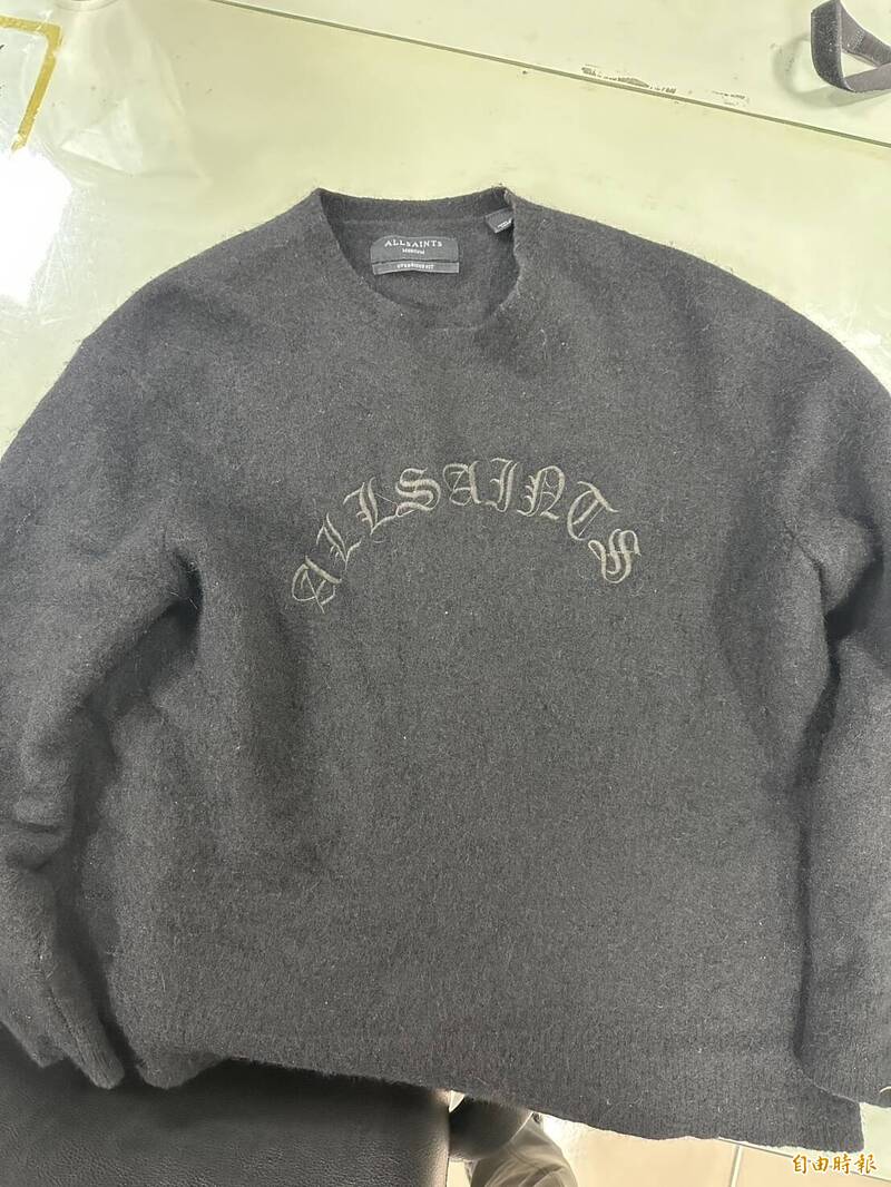 18歲男百貨佯裝買衣 趁店員調貨偷7200元上衣